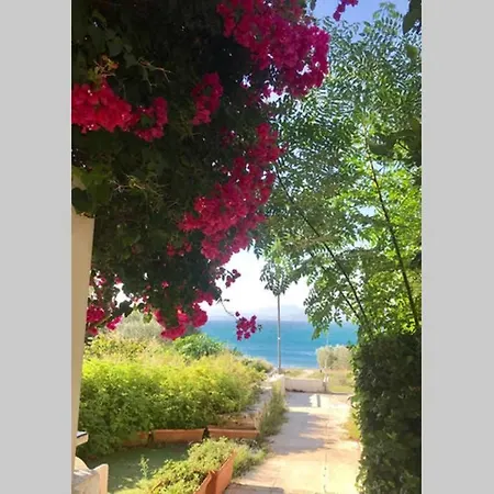 Sea View Apartment Loutraki  Exterior photo